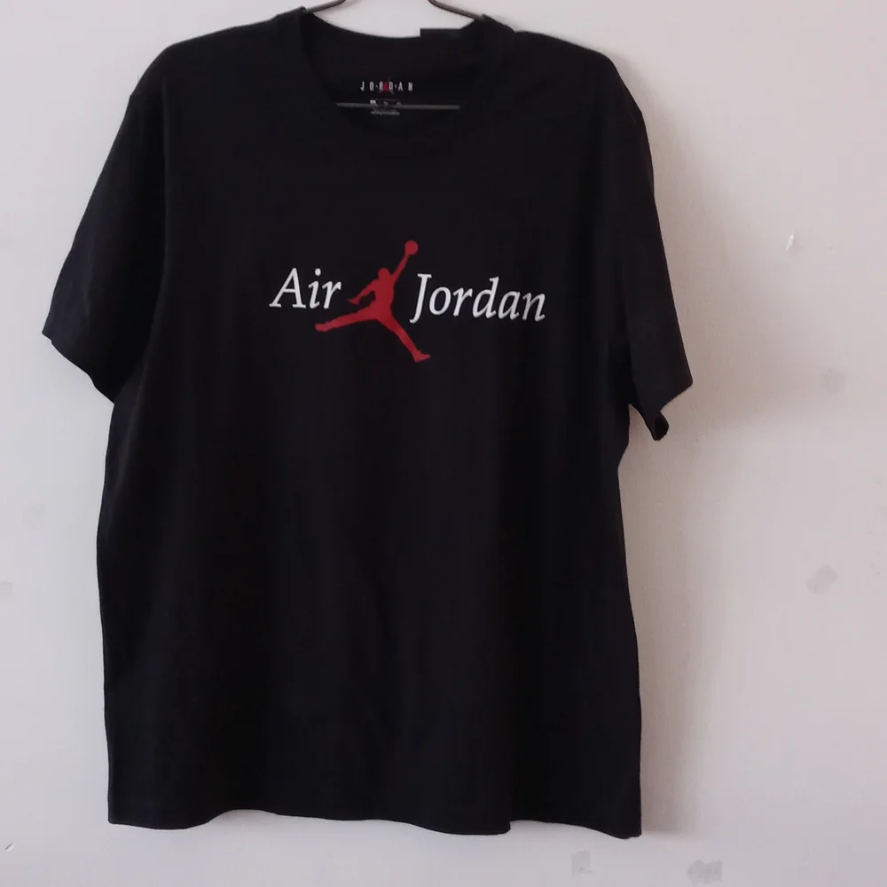 BRAND NEW AIR JORDAN ACTIVE TEE